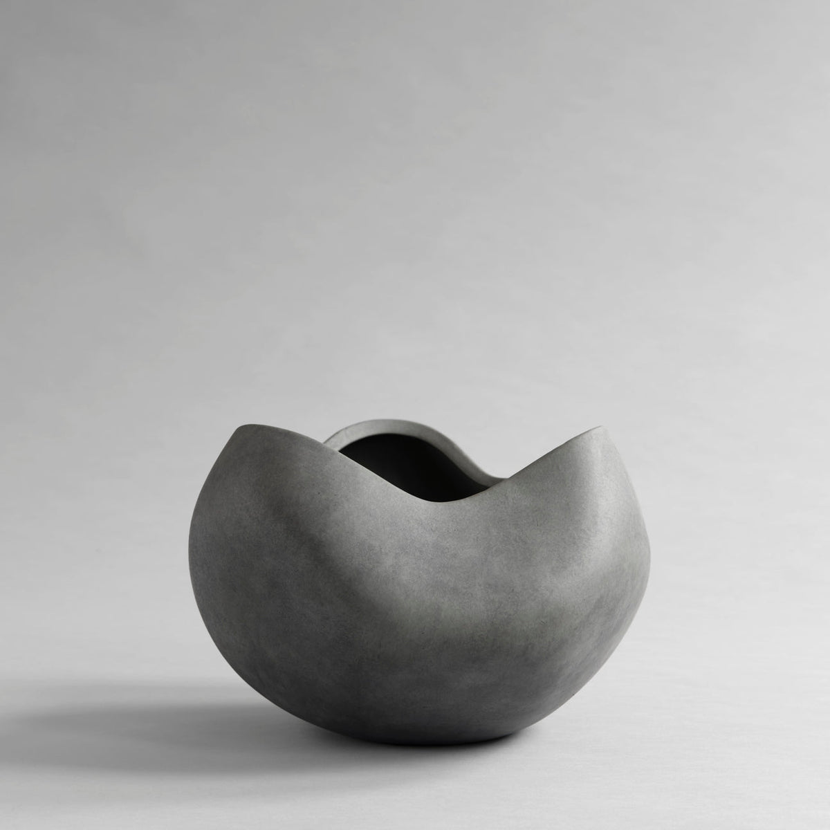 Curved bowl dark grey