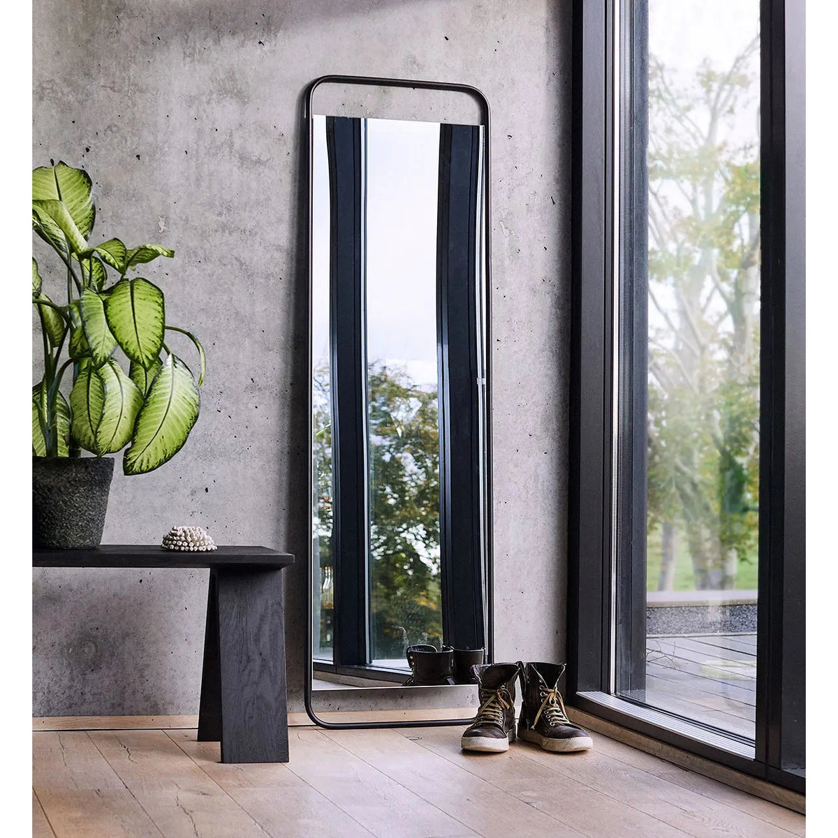 wall mirror black